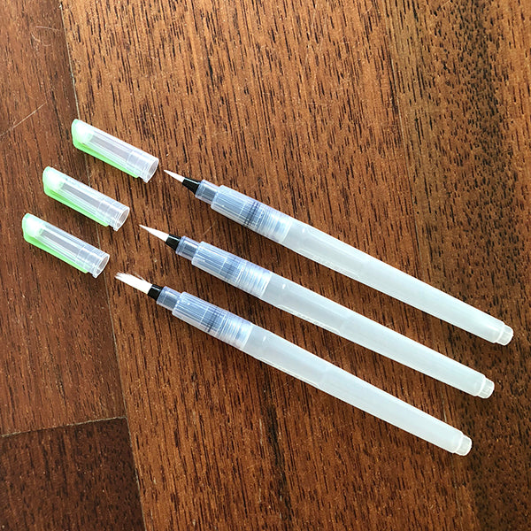 Aqua brushes in 3 different thicknesses.