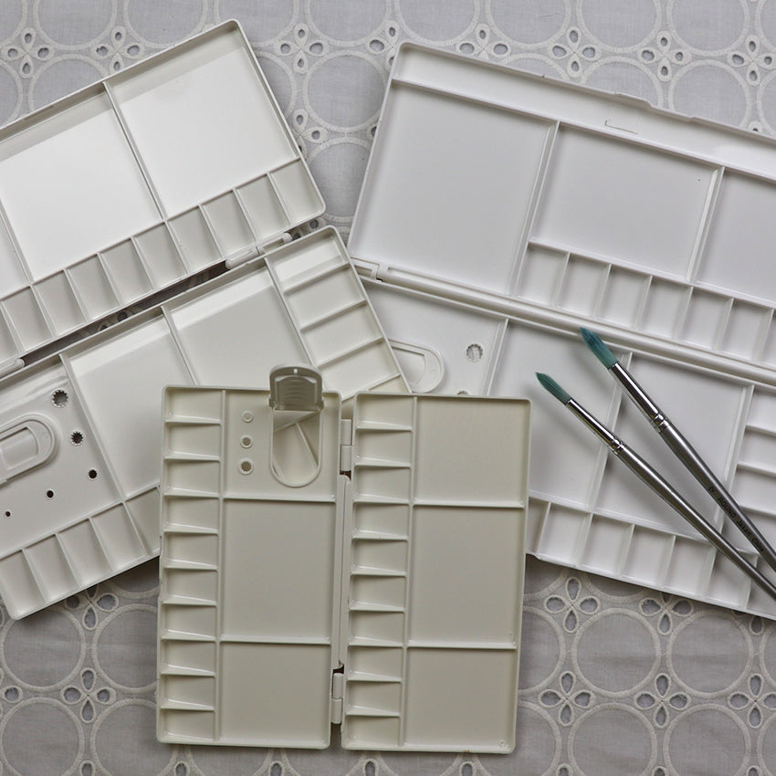 Plastic palette with folding lid | Watercolour | Gouache | Travel palette